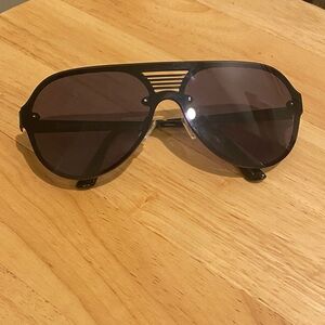 Chic Black Aviator Sunglasses